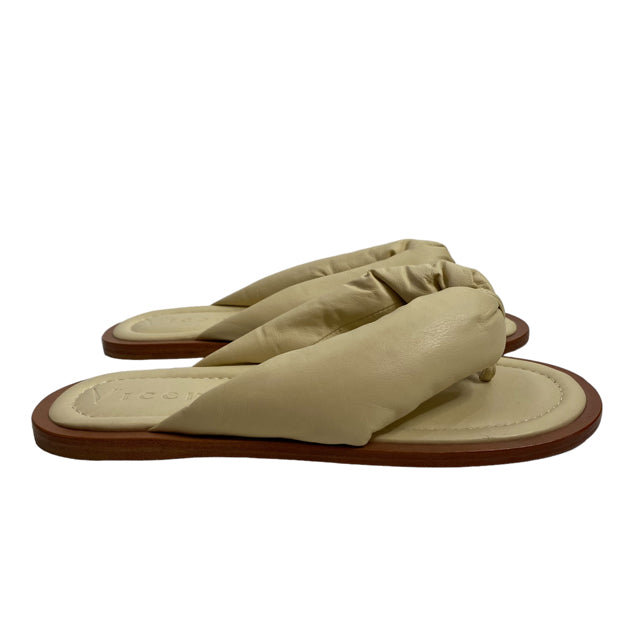 VICENZA Size 6 Cream Thong Sandal Puffy NWOT SHOE