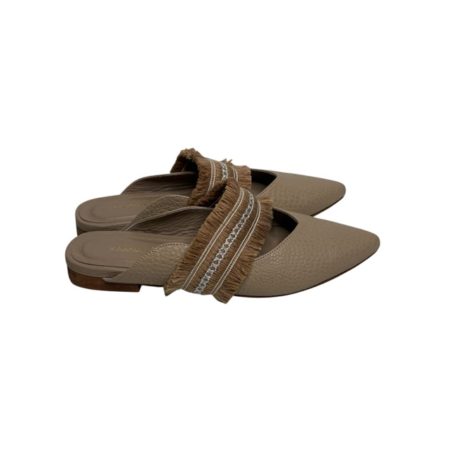 KAANAS Size 8 Tan Slide Faux Leather SHOE