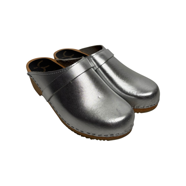 CAPE CLOGS Size 38 Silver Clog Metallic Leather SHOE