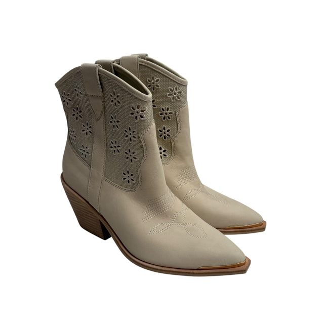 DOCE VIVA Size 9 Cream Western NWT BOOT