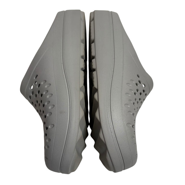 REVITALIGN Size 7 Gray Clog Plastic SHOE