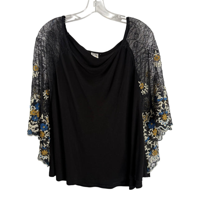 AKEMI & KIM Size SMALL Black Lace Detailing TOP