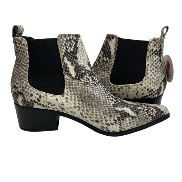 BLONDO Size 7 Black/Gray Ankle Snake Look NWT BOOT