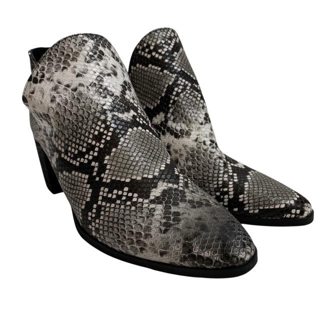 CHARLES Size 6 1/2 Black Ankle Snake Look NWT SHOE