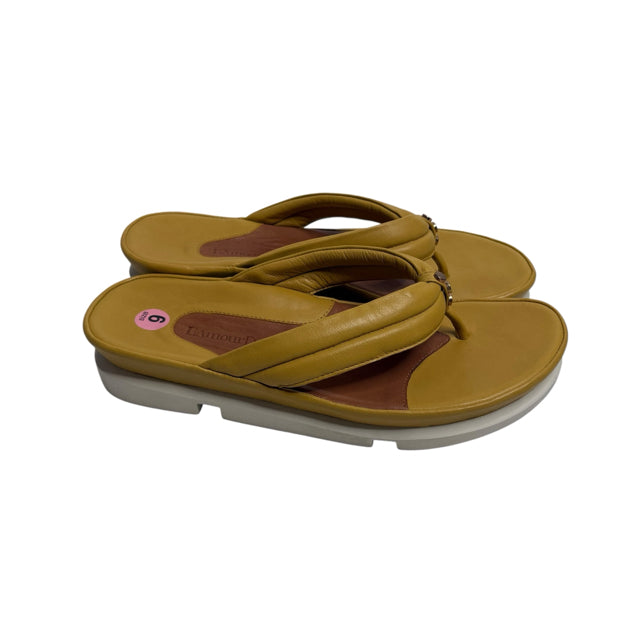 L'AMOUR DES PIEDS Size 9 Gold Flip Flop SHOE