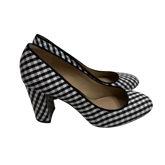 ANN T Size 9 1/2 B/W Pump SHOE