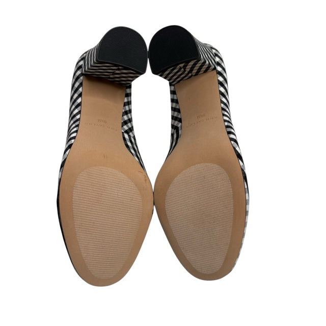 ANN T Size 9 1/2 B/W Pump SHOE