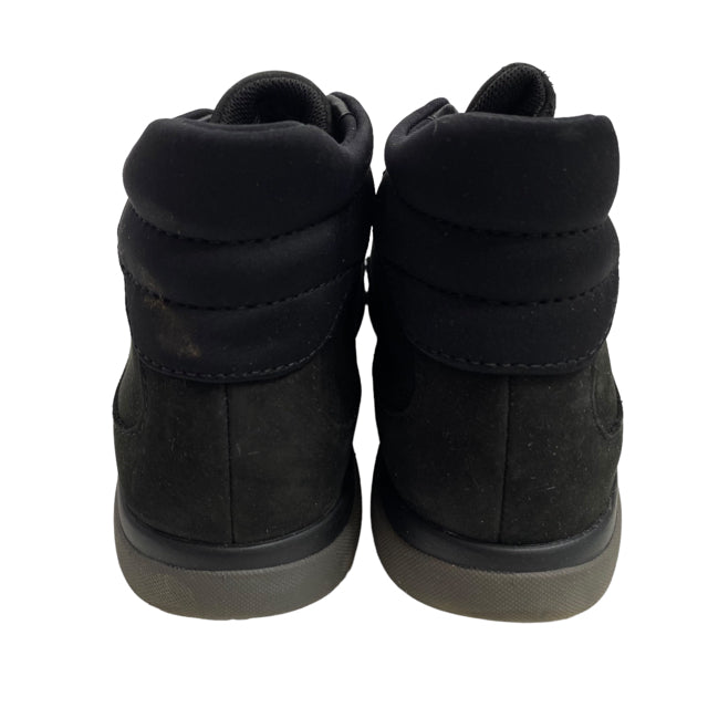 CLARKS Size 5 1/2 Black Laced SHOE