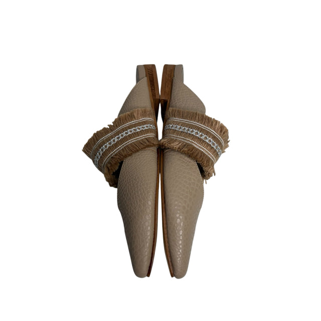 KAANAS Size 8 Tan Slide Faux Leather SHOE