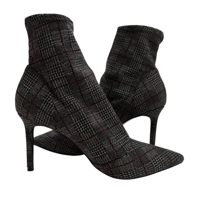CHARLES Size 9 1/2 Gray/Black Ankle Plaid BOOT