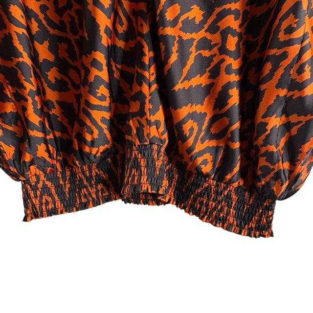 CHICOS Size CHICOS 1 Orange/Black Animal Short Sleeve V-Neck Polyester NWT TOP