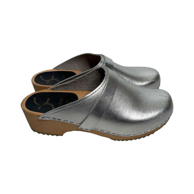 CAPE CLOGS Size 38 Silver Clog Metallic Leather SHOE