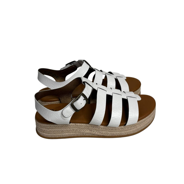BLOWFISH Size 11 Tan Sandal Faux Leather NWOT SHOE