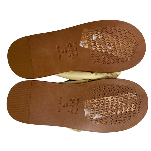 VICENZA Size 6 Cream Thong Sandal Puffy NWOT SHOE