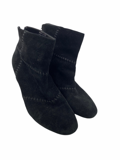 AEROSOLES Size 7 Black Ankle Suede SHOE