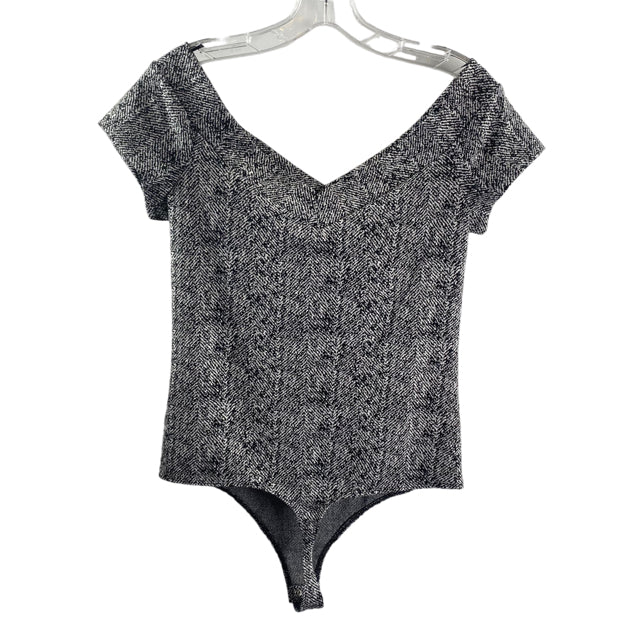 EXPRESS Size MEDIUM Black/White Print Short Sleeve Bodysuit Polyester Blend TOP