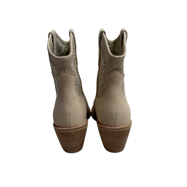 DOCE VIVA Size 9 Cream Western NWT BOOT