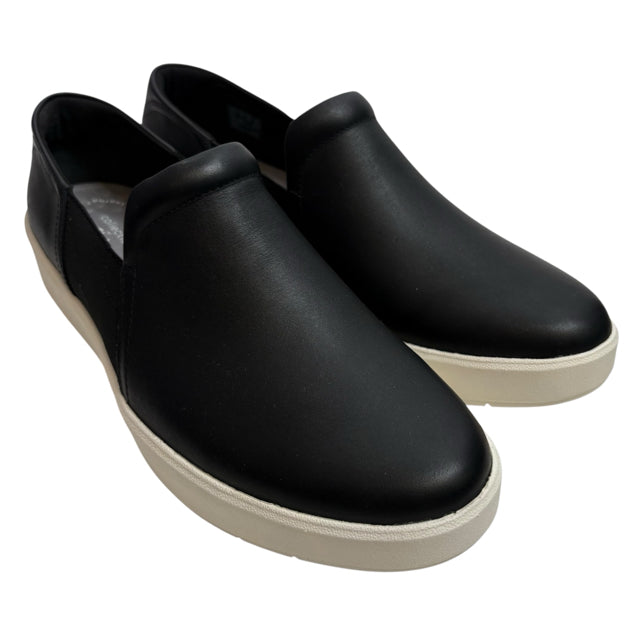 CLARKS Size 11 Black Sneaker SHOE