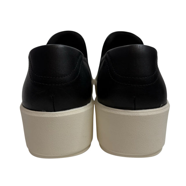 CLARKS Size 11 Black Sneaker SHOE