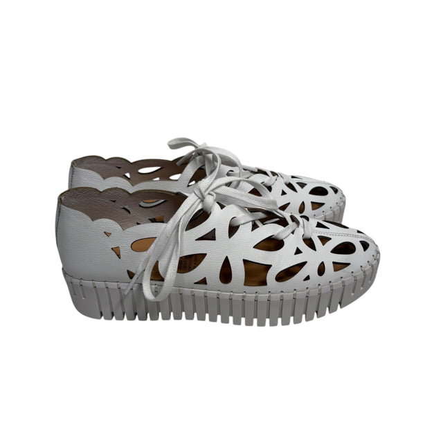 DJANGO & JULIETTE Size 40 White Sneaker Leather NWOT SHOE