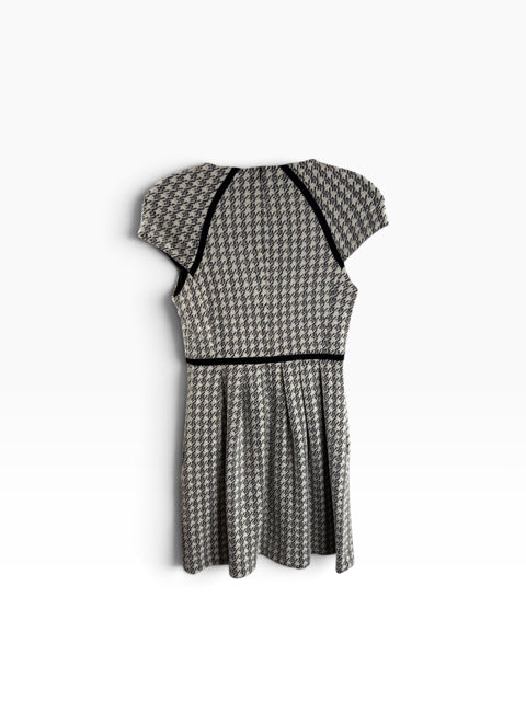 4.COLLECTIVE Size 8 B/W Hounds DRESS