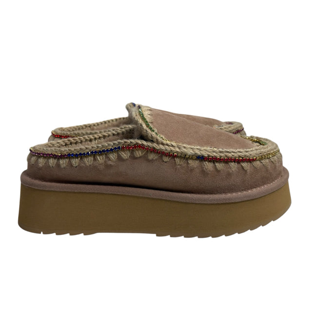 MOU Size 39 Tan Clog NWT SHOE
