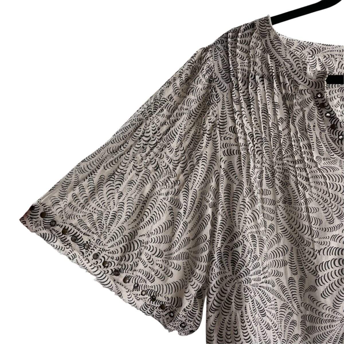 ANTHROPOLOGIE Size LARGE White/Black/Red Geometric Elbow Sleeve Peasant TOP
