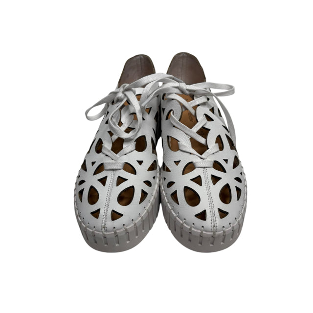 DJANGO & JULIETTE Size 40 White Sneaker Leather NWOT SHOE