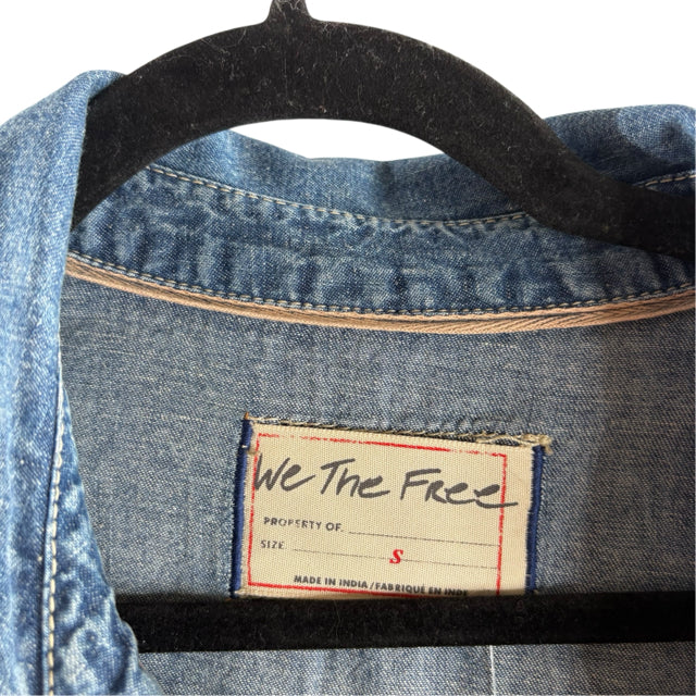 WE THE FREE Size SMALL Blue Long Sleeve Shirt Jacket Denim NWT TOP