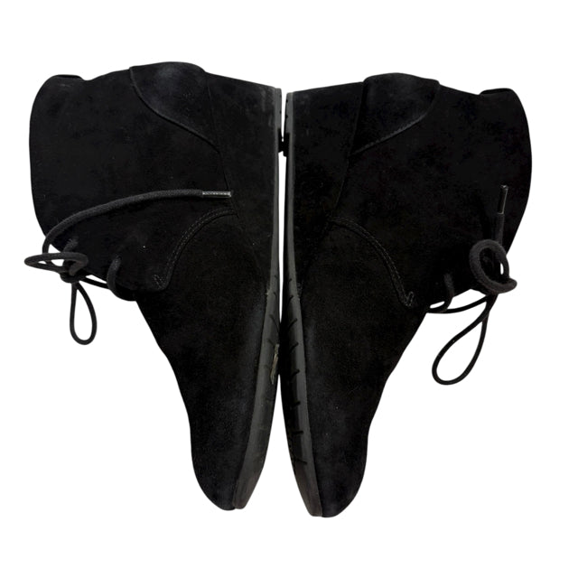 CLARKS Size 8 Black Laced Suede BOOT
