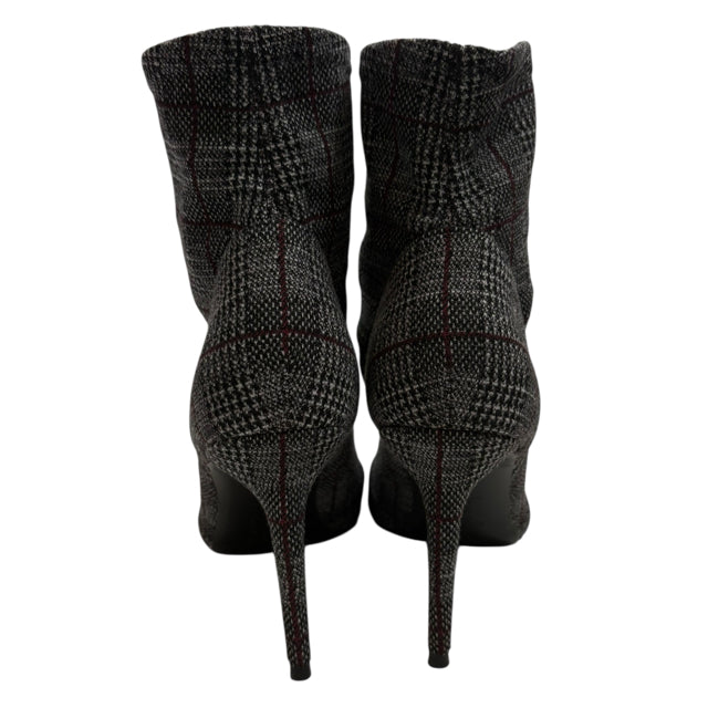 CHARLES Size 9 1/2 Gray/Black Ankle Plaid BOOT
