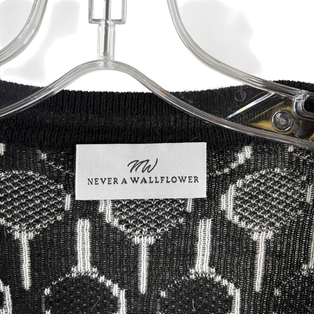 NEVER A WALLFLOWER Size MEDIUM Black/White Print Long Sleeve Cardigan SWEATER