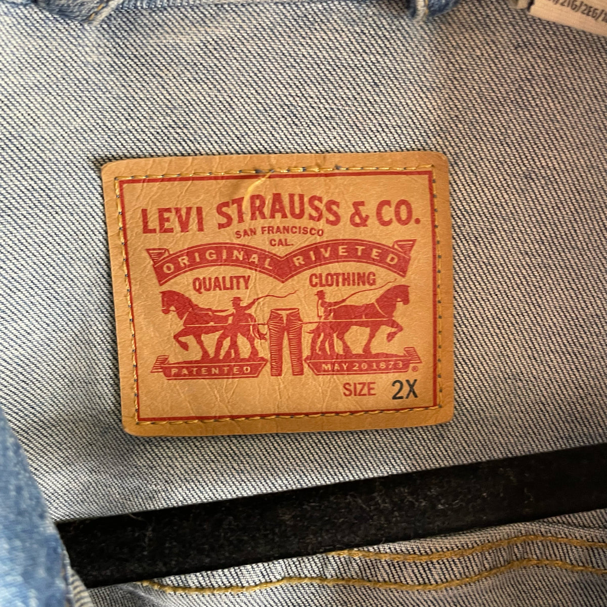 LEVI Size 2X Light Blue Denim JACKET