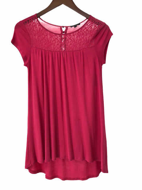 CUPIO Size SMALL Pink Lace details Short Sleeve Hi-Lo TOP